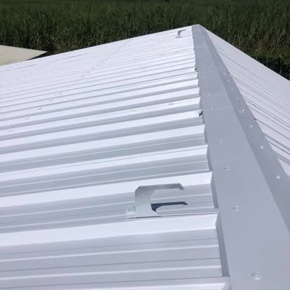 Toiture tôle blanche après rénovation à Boucan-Canot