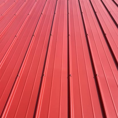 Toiture rouge après rénovation à La Saline-les-Bains